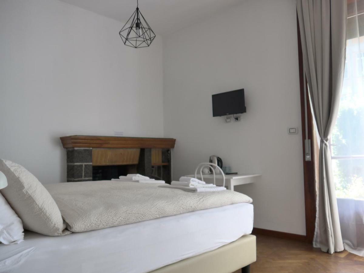 La Tana Rooms Лено Экстерьер фото