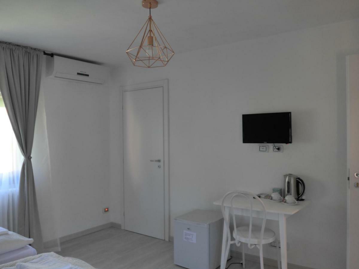 La Tana Rooms Лено Экстерьер фото